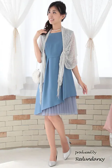 ブルーのアシンメトリーカッティングプリーツドレス