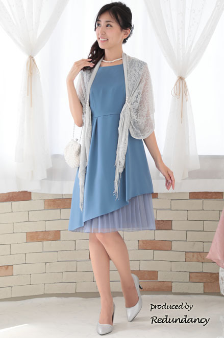 ブルーのアシンメトリーカッティングプリーツドレス