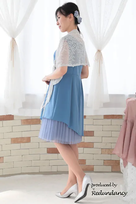 ブルーのアシンメトリーカッティングプリーツドレス