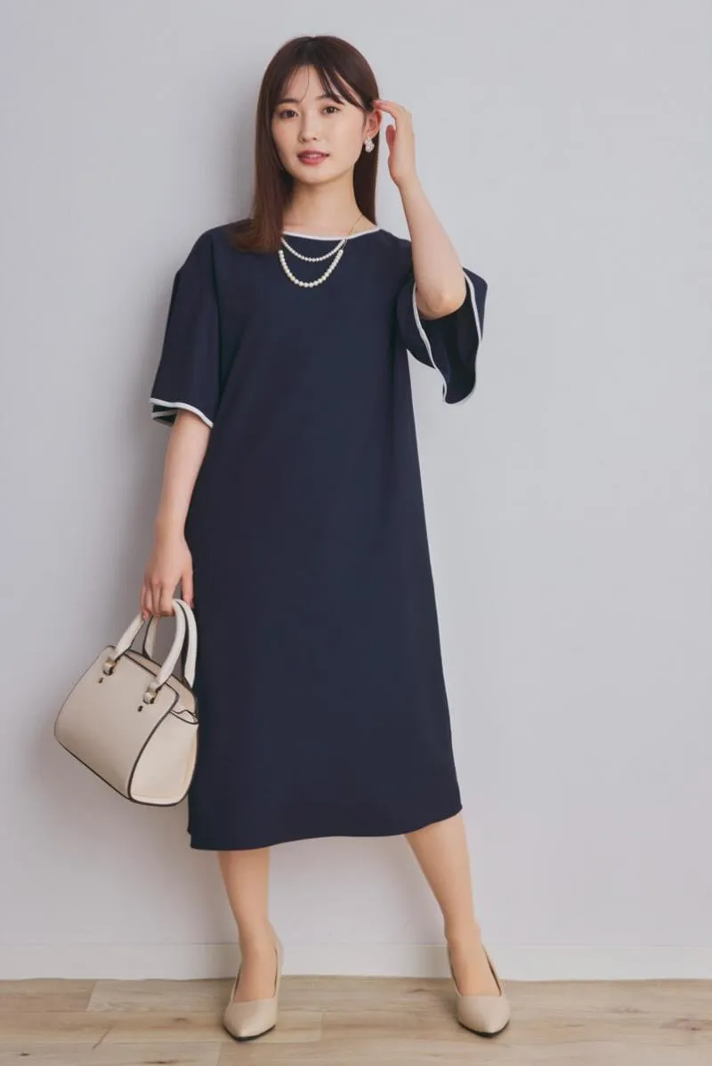 ネイビーのパイピングAラインワンピース