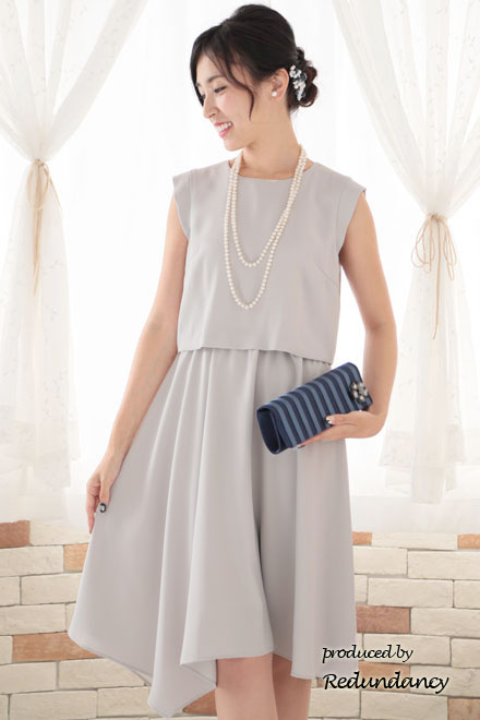 ライトグレーのツーピース風アシンメトリーマットドレス