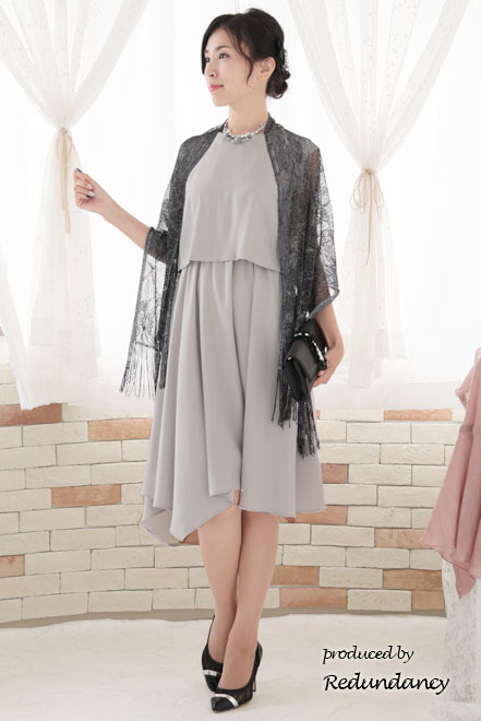 ライトグレーのツーピース風アシンメトリーマットドレス
