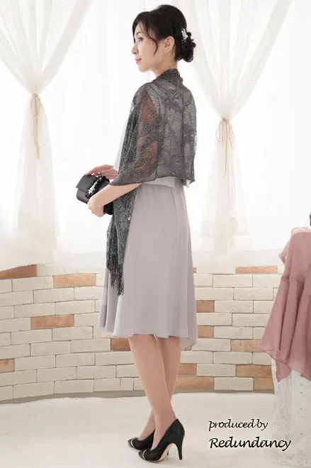 ライトグレーのツーピース風アシンメトリーマットドレス