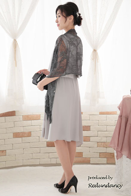 ライトグレーのツーピース風アシンメトリーマットドレス