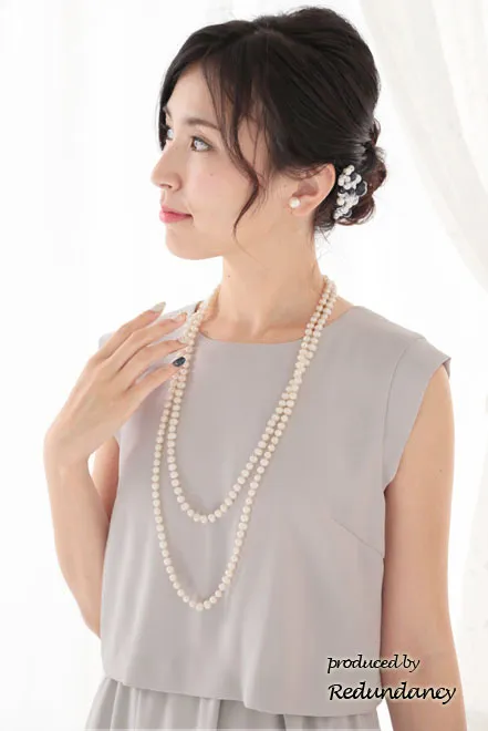 ライトグレーのツーピース風アシンメトリーマットドレス