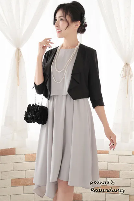 ライトグレーのツーピース風アシンメトリーマットドレス