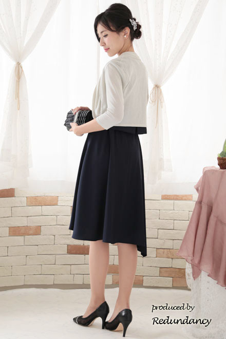 ネイビーのツーピース風アシンメトリーマットドレス