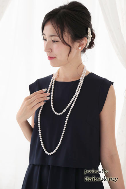 ネイビーのツーピース風アシンメトリーマットドレス