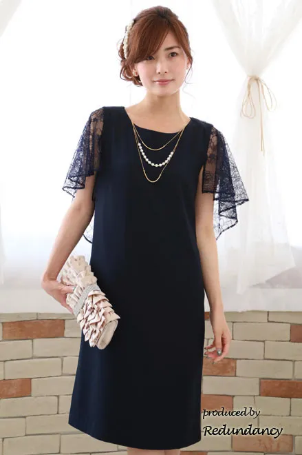 ネイビーのレースケープ風シンプルドレス