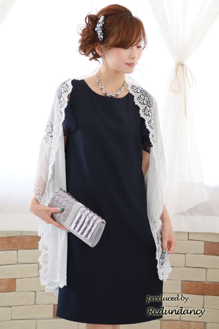 ネイビーのレースケープ風シンプルドレス