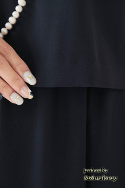 ネイビーのツーピース風アシンメトリーマットドレスコーディネートセット