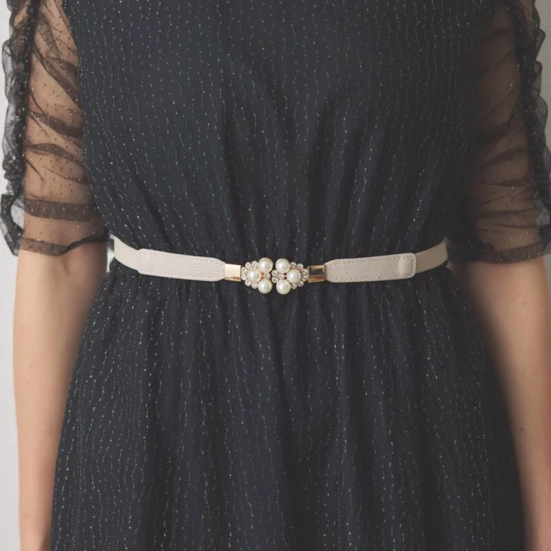 ベージュのパールとビジューのゴムベルト
