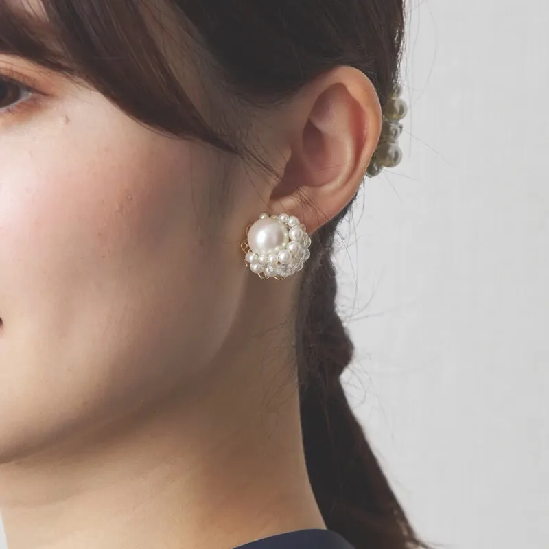 囲みパールイヤリング