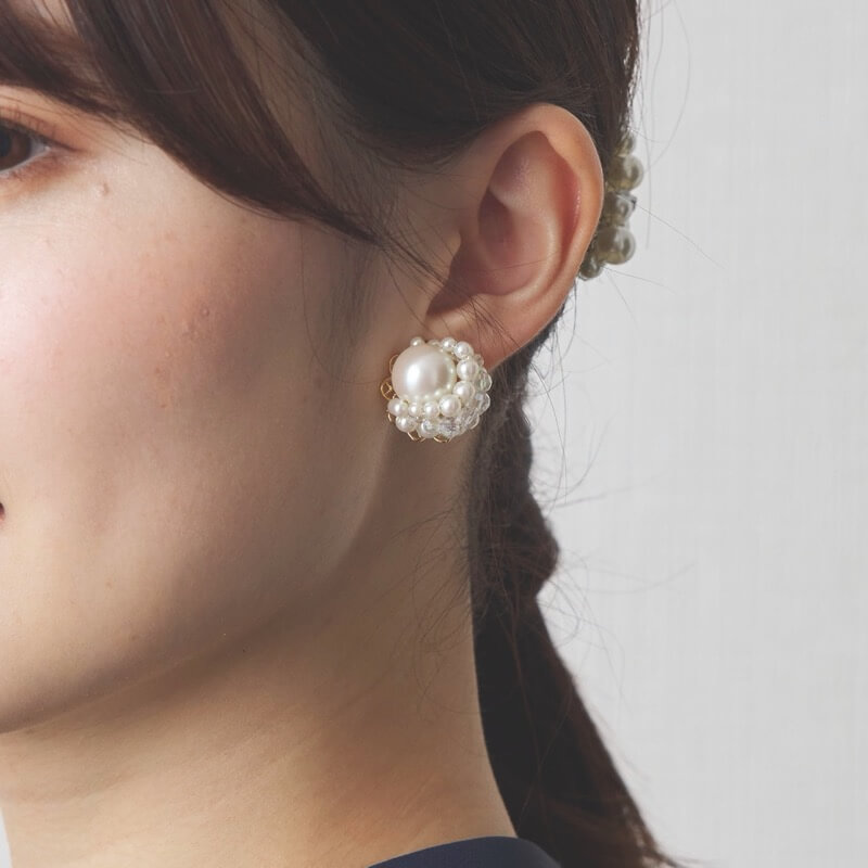 囲みパールイヤリング