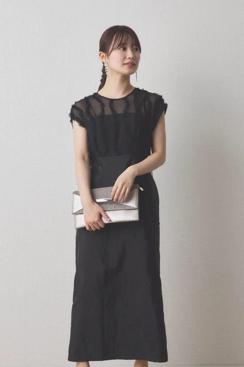 グレージュのフェイクレザーレター型バッグ