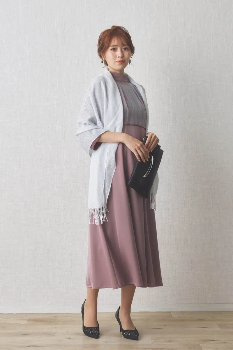 ブラックのフェイクレザーレター型バッグ