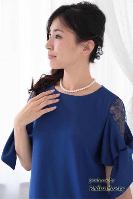 ブルーのリボン風スリーブドレス