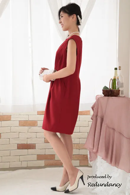レッドのウエストタックコクーンドレス