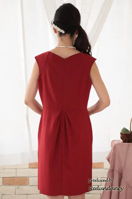 レッドのウエストタックコクーンドレス