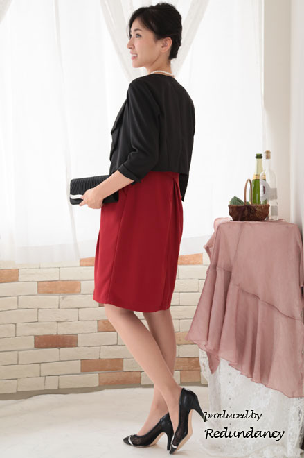 レッドのウエストタックコクーンドレス