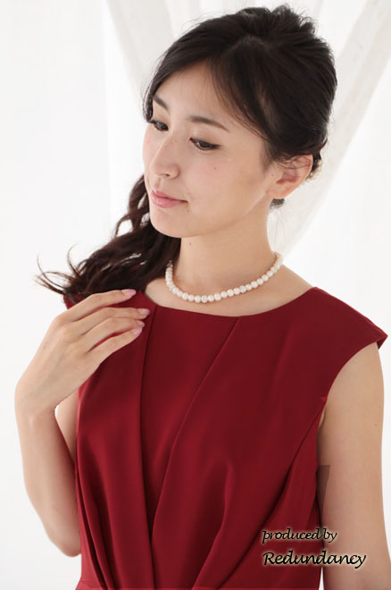 レッドのウエストタックコクーンドレス