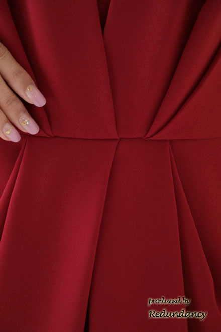 レッドのウエストタックコクーンドレス