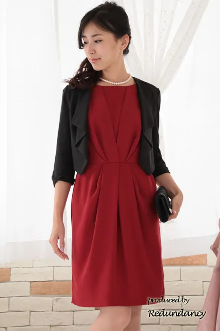 レッドのウエストタックコクーンドレス