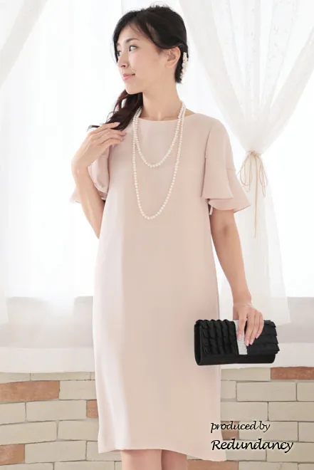 ライトピンクのフレアスリーブリラックスドレス