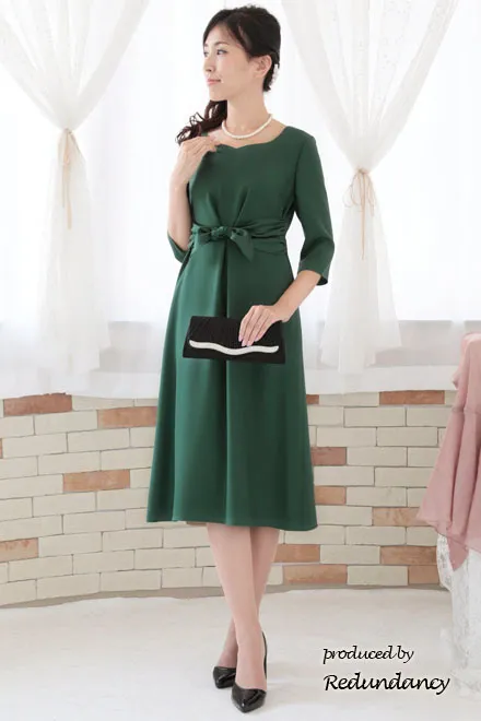 グリーンのハートネック七分袖ドレス