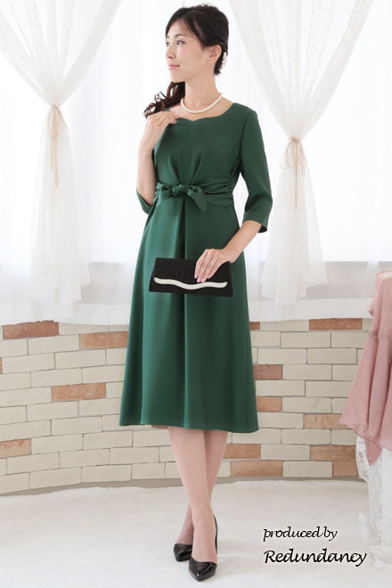 グリーンのハートネック七分袖ドレス