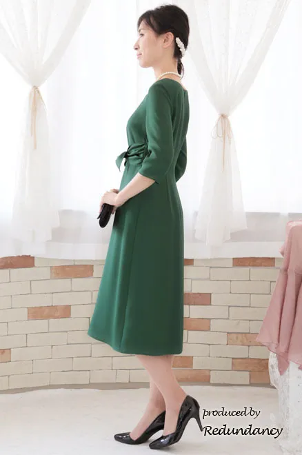 グリーンのハートネック七分袖ドレス