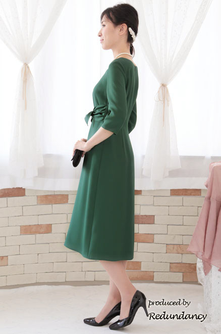 グリーンのハートネック七分袖ドレス