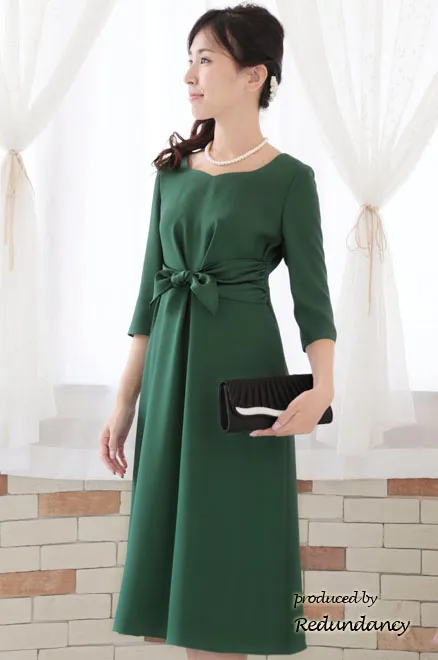 グリーンのハートネック七分袖ドレス