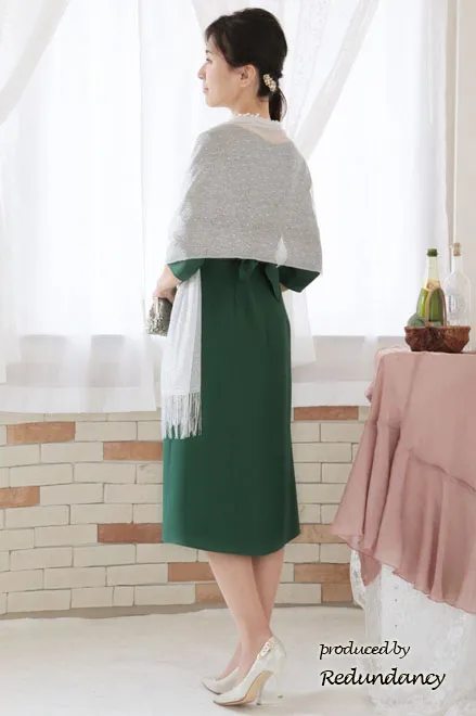 グリーンのハートネック七分袖ドレス