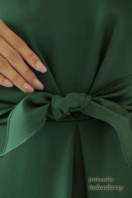 グリーンのハートネック七分袖ドレス