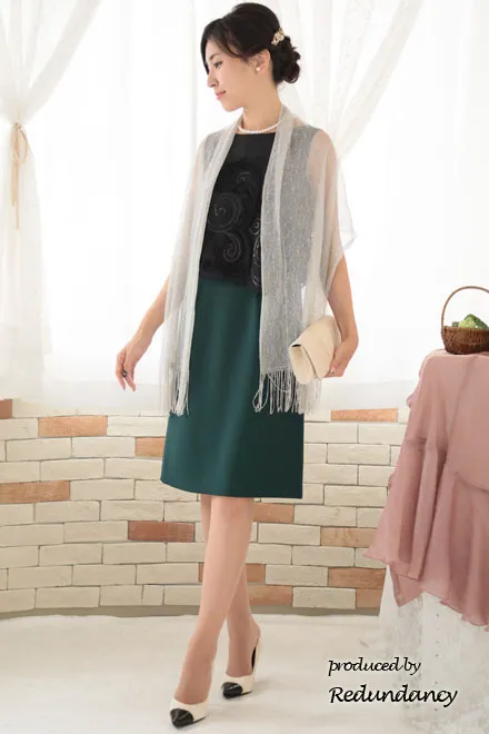 ブラック×グリーンのツーピース風スパンコール刺繍ドレス