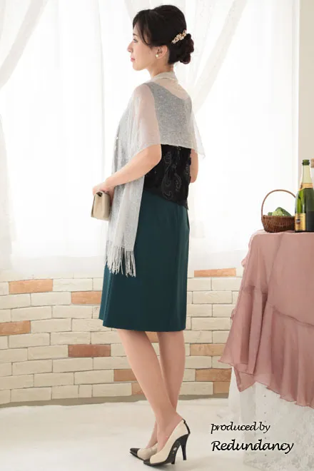 ブラック×グリーンのツーピース風スパンコール刺繍ドレス