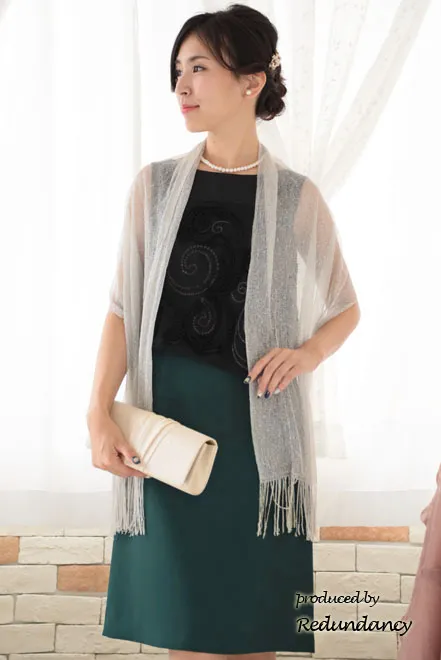 ブラック×グリーンのツーピース風スパンコール刺繍ドレス