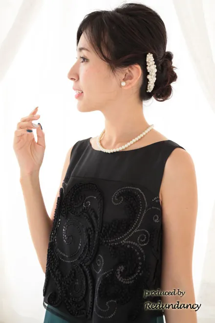 ブラック×グリーンのツーピース風スパンコール刺繍ドレス