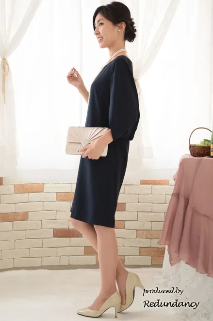 ネイビーのケープ風スリットスリーブドレス