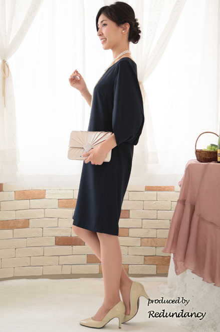 ネイビーのケープ風スリットスリーブドレス