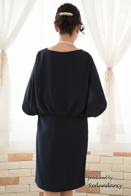 ネイビーのケープ風スリットスリーブドレス