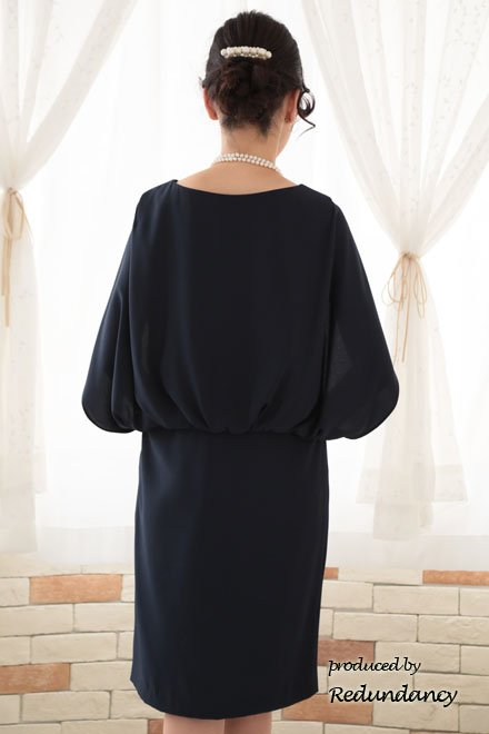 ネイビーのケープ風スリットスリーブドレス