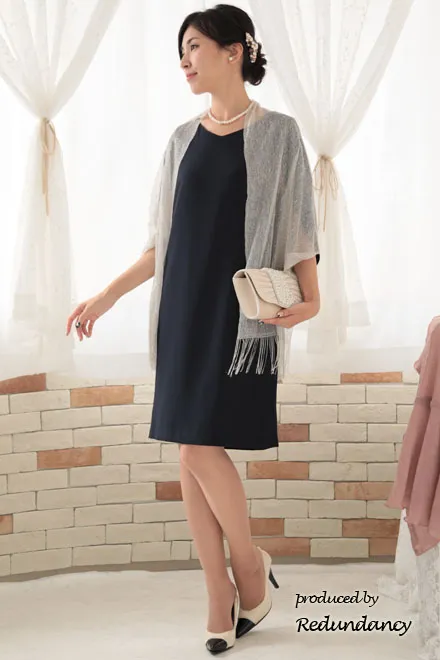 ネイビーのケープ風スリットスリーブドレス