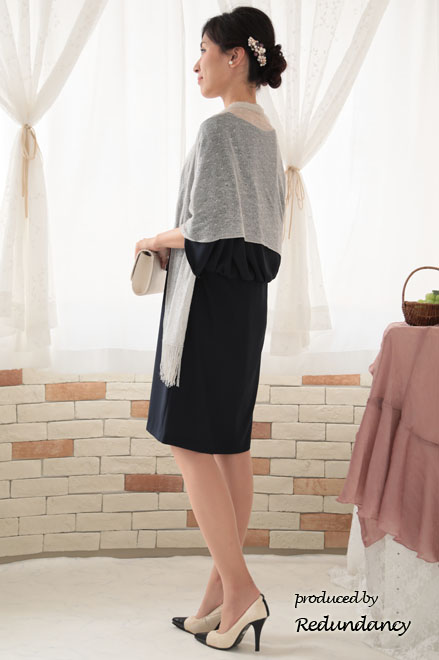 ネイビーのケープ風スリットスリーブドレス