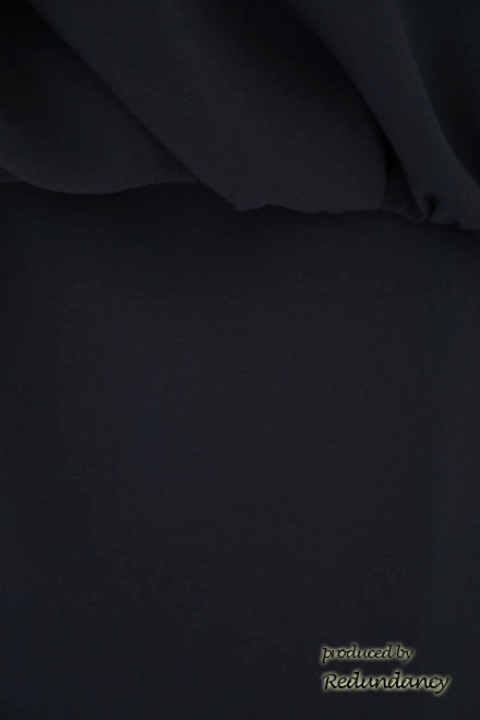 ネイビーのケープ風スリットスリーブドレス