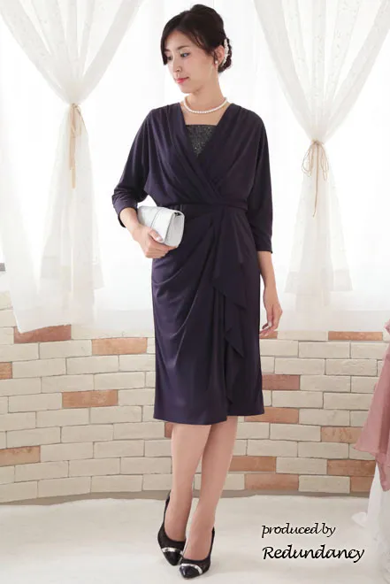 パープルのデコルテ切替サテンジャージードレス