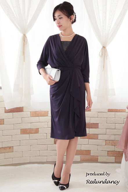 パープルのデコルテ切替サテンジャージードレス