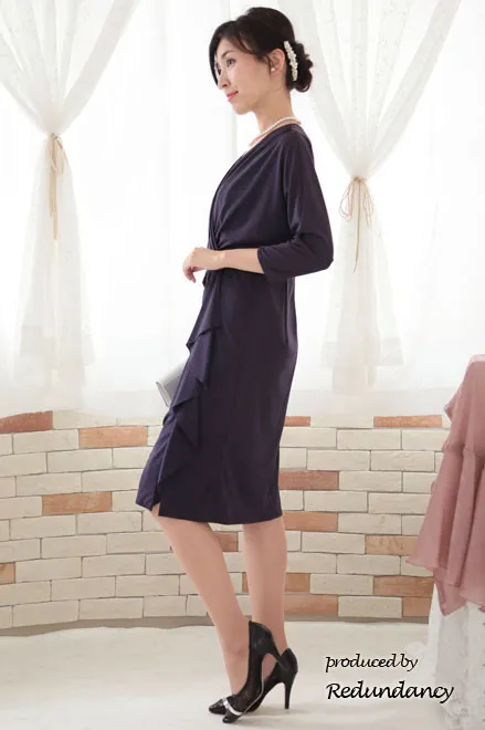 パープルのデコルテ切替サテンジャージードレス