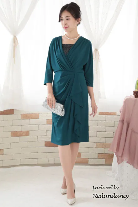 ブルーグリーンのデコルテ切替サテンジャージードレス